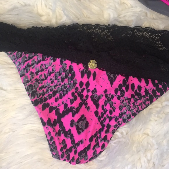 Bikini - Picture 3 of 3